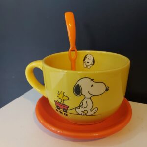 Set snoopy 12 piezas color decoradas (3 tazas-3tazones-3platos -3 tostadas.)